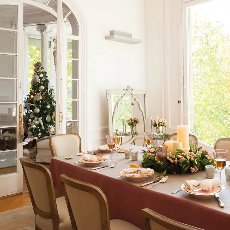 Así es como debes decorar y montar la mesa de Navidad: 8 consejos prácticos y muy fáciles para aplicar durante estas fiestas