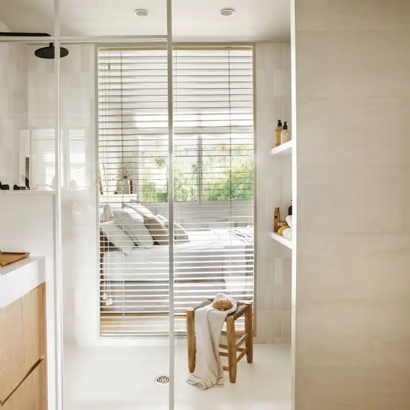 Elena Ruiz, experta en Feng Shui: "Si tienes el baño dentro de tu habitación, nunca apoyes la cama en su pared"